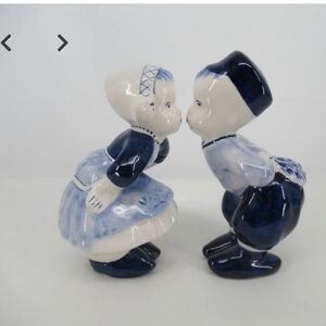 Delft Hand Painted Blue Porcelain Kissing Dutch Couple Figurine Hand-Painted